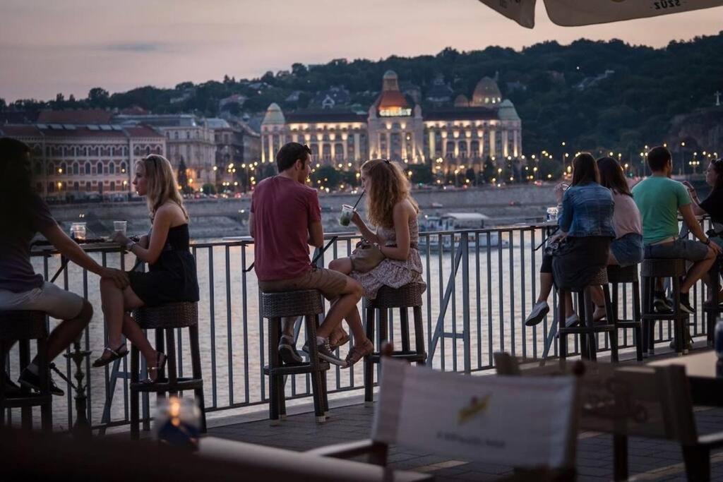 Appartement Luxurious Located In The Heart Of *